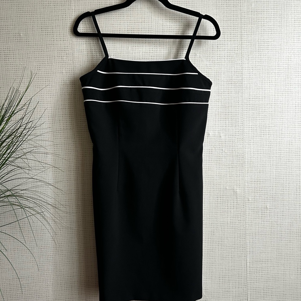 Vintage Reitmans Petite Elegant Black Dress with White Accents